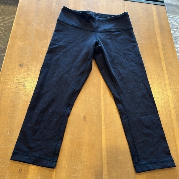 Lululemon capris black size 4 - Picture 3 of 9
